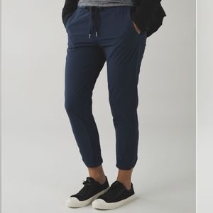 🍋 Size 2 🍋 LULULEMON On the Go Jogger